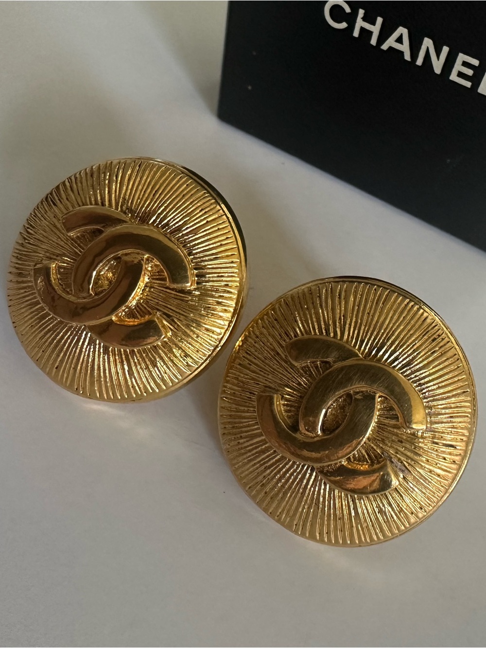 RARE Vintage CHANEL Jumbo CC Sunburst Clip-On Earrings 94P Spring 1994 - Picture 3 of 16